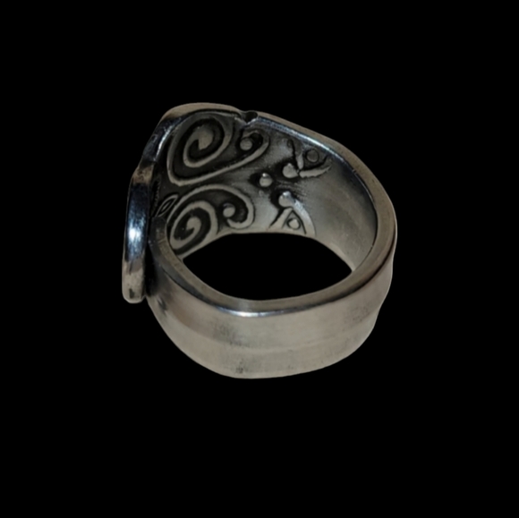 Hand Forged Vintage Flatware Spoon Ring Size 8 - Picture 6 of 6